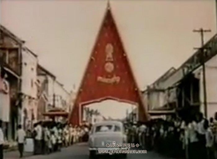 ถนนราชดำเนิน3-ช่วงกลับจากค่ายตรงหน้าศาลกวนอู